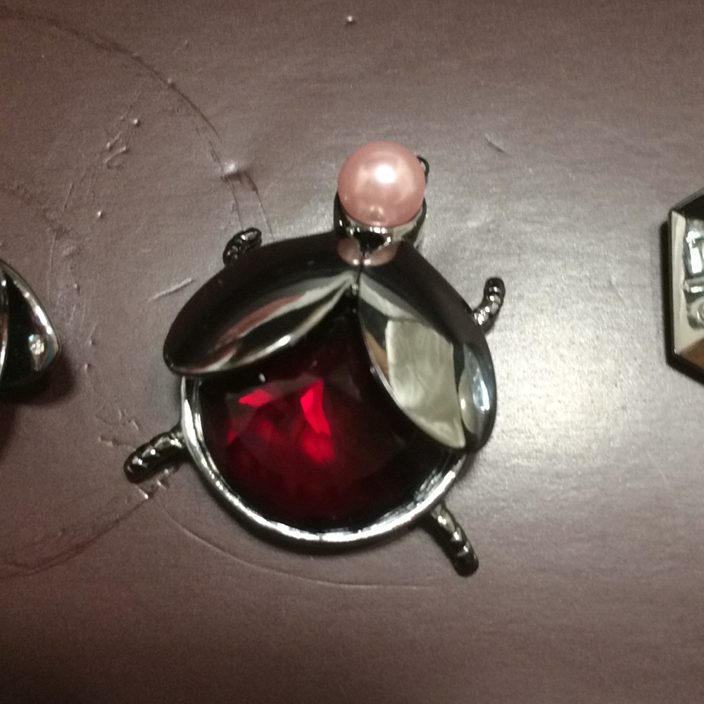 Henri Bendel Pin set RARE - Picture 5 of 7